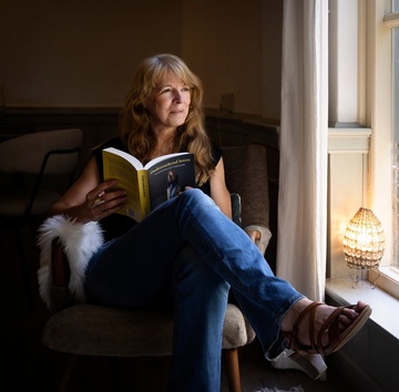 Peggy - Coach - counselor - SilentHands facilitator - relatietherapeut - psychosociaal therapeut - energetisch therapeut - coaching non dualiteit - EMDR - meditaties - trainingen - auteur boek 'Onderzoekend leven, van stressvol leven naar simpelweg zijn'